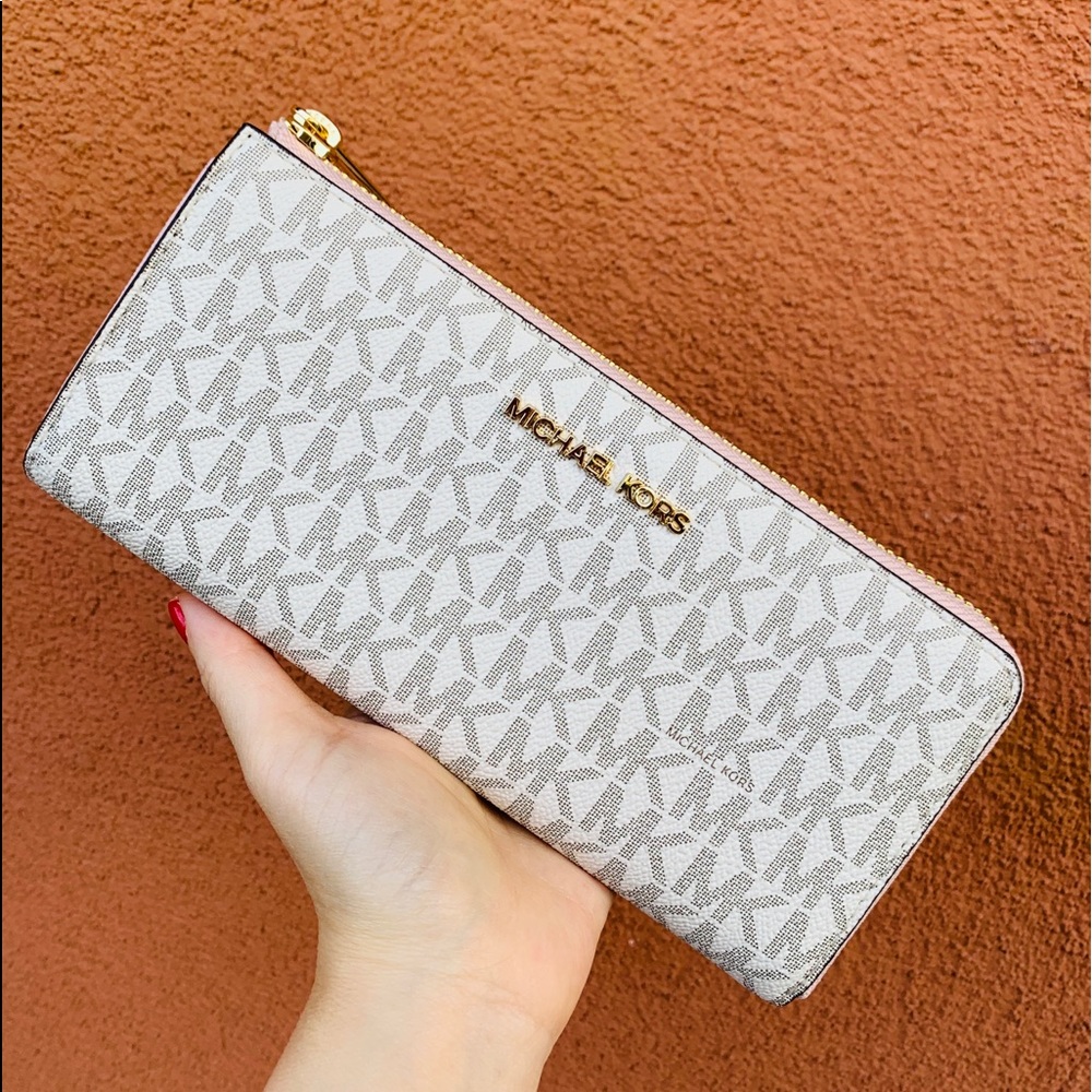 NWT MICHAEL KORS JET SET 3 QUARTER ZIP WALLET